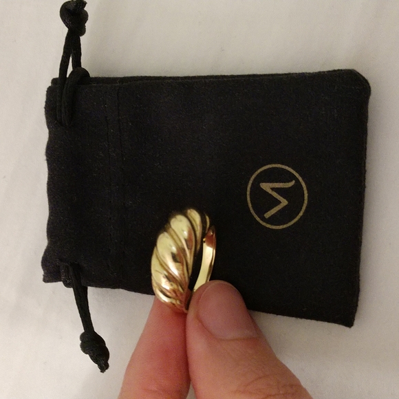 Mejuri Jewelry - Mejuri Croissant Ring Size 8